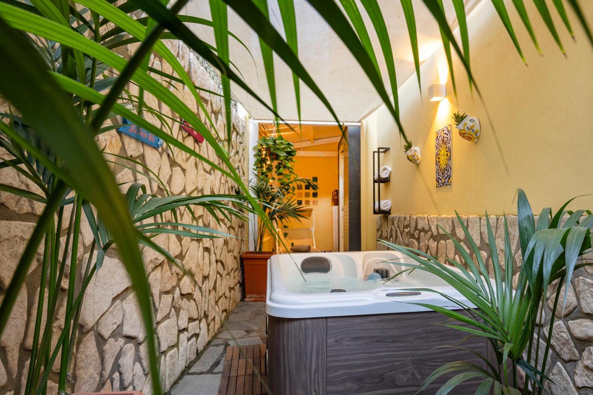 Suite Apartment Capri Con Jacuzzi In Piazzetta Экстерьер фото